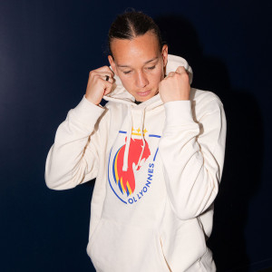 Beige OL Lyonnes Crest Hoodie - Olympique Lyonnais